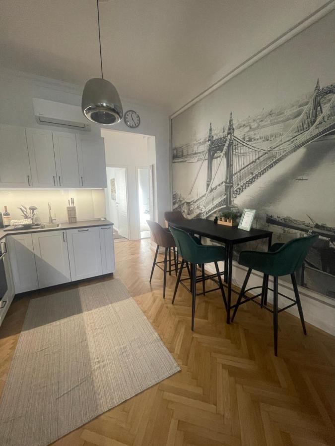 Szip 2 - New In Downtown Apartamento Budapest Exterior foto